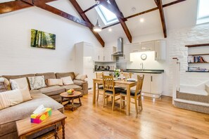 TV - 3 Bed in Haverfordwest (oc-wav586) (Haverfordwest)