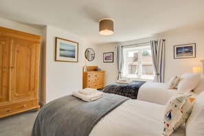 3 bedrooms, iron/ironing board, free WiFi, bed sheets