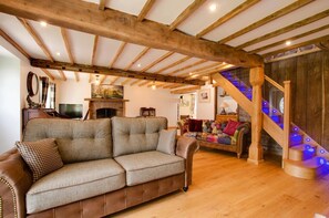 TV, fireplace - 4 Bed in Cray (oc-bow288) (Crai)
