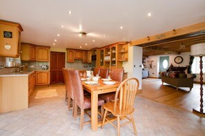 Dining - 4 Bed in Cray (oc-bow288) (Crai)