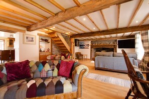 TV, fireplace - 4 Bed in Cray (oc-bow288) (Crai)