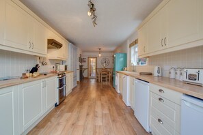 Microwave, oven, dishwasher, high chair - 3 Bed in Heacham (oc-2203) (Heacham)