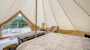 Iron/ironing board, bed sheets