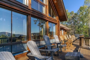 Terrace/patio - Luxury Escape: Lodge in Gateway Mountain Preserve (Old Fort)