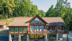 Exterior - Luxury Escape: Lodge in Gateway Mountain Preserve (Old Fort)