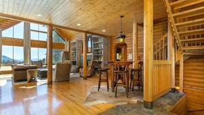 Interior - Luxury Escape: Lodge in Gateway Mountain Preserve (Old Fort)