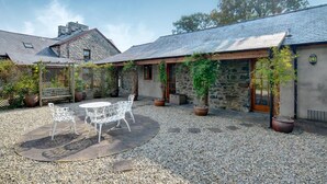 Outdoor dining - 2 Bed in Tywyn (oc-wah595) (Llanegryn)