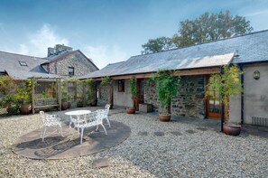 Outdoor dining - 2 Bed in Tywyn (oc-wah595) (Llanegryn)
