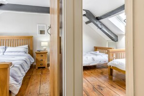 واي فاي مجانًا وملاءات أسرّة