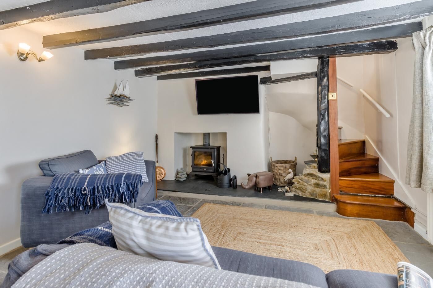 TV, fireplace