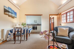 TV, fireplace - 1 Bed in Little Haven (oc-wav323) (Broadway)