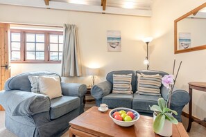 TV, fireplace - 1 Bed in Little Haven (oc-wav323) (Broadway)