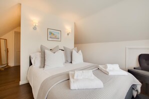 Iron/ironing board, travel cot, free WiFi, bed sheets - 5 Bed in Bodham (oc-2204) (Bodham)