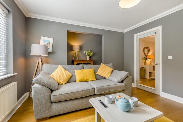 TV - 5 Bed in Bodham (oc-2204) (Bodham)