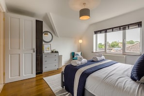 Iron/ironing board, travel cot, free WiFi, bed sheets - 5 Bed in Bodham (oc-2204) (Bodham)
