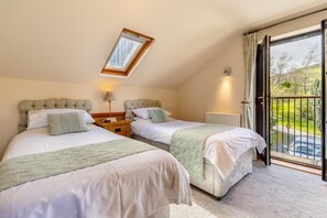 Iron/ironing board, free WiFi, bed sheets - 4 Bed in Caersws (oc-waa321) (Trefeglwys)