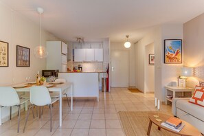 Interior - IMPERIA AP4490 by RIVIERA HOLIDAY HOMES (Niza)