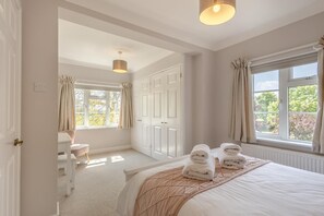Iron/ironing board, travel cot, free WiFi, bed sheets - 3 Bed in Rushmere St. Andrew (oc-1lux) (Rushmere Saint Andrew)