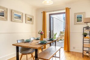 Dining - 2 Bed in Newquay (oc-j32859) (Newquay)