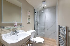 Hair dryer, towels - 2 Bed in Brassington (oc-dcgol) (Brassington)