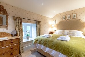 Iron/ironing board, travel crib, free WiFi, bed sheets - 2 Bed in Brassington (oc-dcgol) (Brassington)
