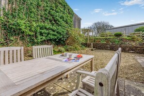 Outdoor dining - 2 Bed in Little Haven (oc-wav325) (Little Haven)