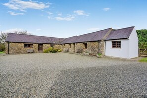 Exterior - 2 Bed in Little Haven (oc-wav325) (Little Haven)
