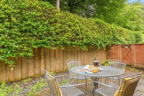 Outdoor dining - 2 Bed in Davidstow (oc-p32812) (Davidstow)