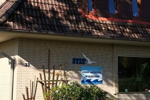 Exterior detail - Cozy single room with sunny balcony (Sylt)