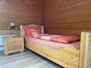 WiFi, bed sheets - Cozy single room with sunny balcony (Sylt)