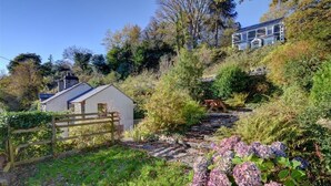 Unclassified image, 3 of 20, button - 2 Bed in Penrhyndeudraeth (oc-wag442) (Penrhyndeudraeth)