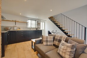 TV, fireplace - 1 Bed in Holt (oc-2184) (Holt)