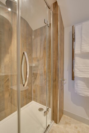 Hair dryer, towels - 1 Bed in Holt (oc-2185) (Holt)