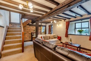 TV, fireplace - 3 Bed in Denbigh (oc-waf147) (Groes)