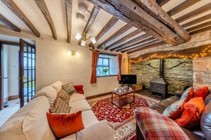 TV, fireplace - 3 Bed in Denbigh (oc-waf147) (Groes)