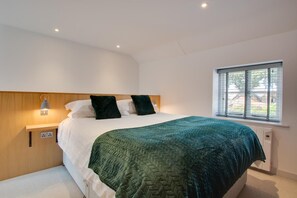 A bedroom with a bed, a window, and a wall-mounted light fixture. - 1 Bed in Holt (oc-2186) (Holt)