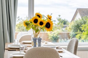 Dining - 3 Bed in Cowes (oc-s32705) (Cowes)