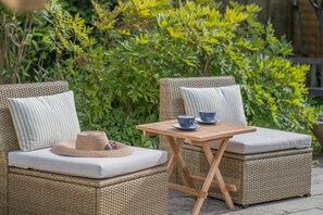 Outdoor dining - 3 Bed in Cowes (oc-s32705) (Cowes)