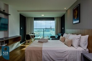 1 bedroom, iron/ironing board, internet, bed sheets - Sea view in high floor in Armação (Salvador)