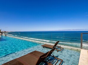 Pool - Sea view in high floor in Armação (Salvador)