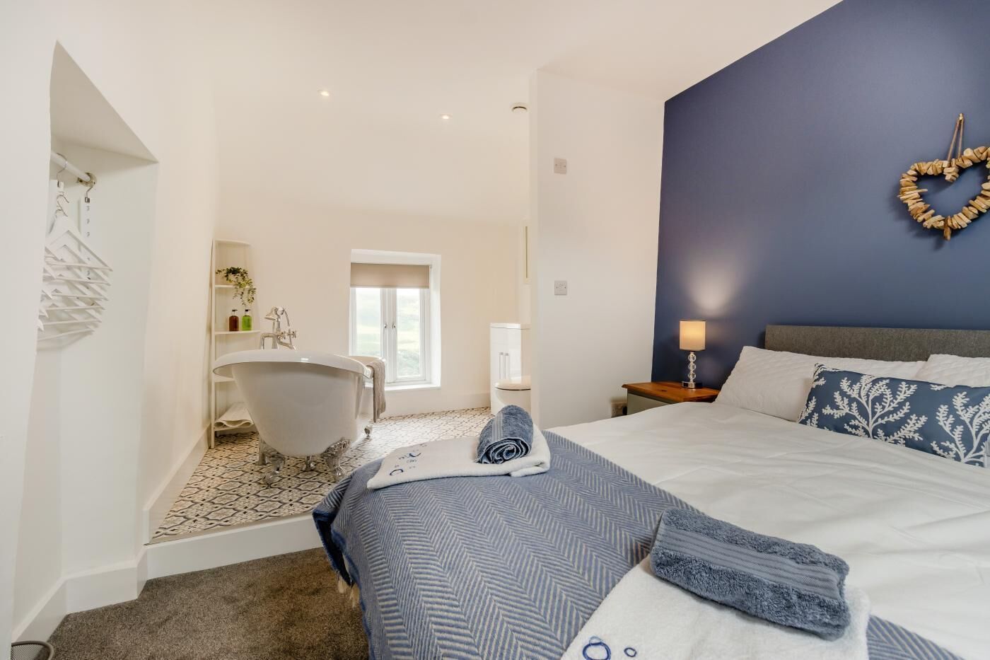 Iron/ironing board, free WiFi, bed sheets