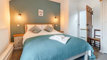 3 bedrooms, iron/ironing board, travel cot, free WiFi