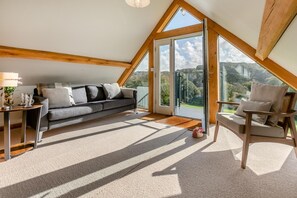 TV - 1 Bed in Falmouth (oc-theco) (Blankednick)