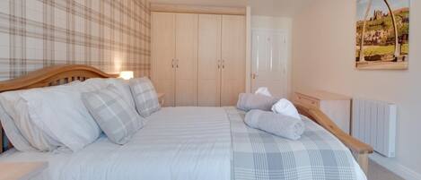 Fer et planche à repasser, Wi-Fi gratuit, draps fournis