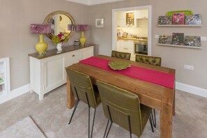 Dining - 2 Bed in Bath (oc-bhr11) (Bath)