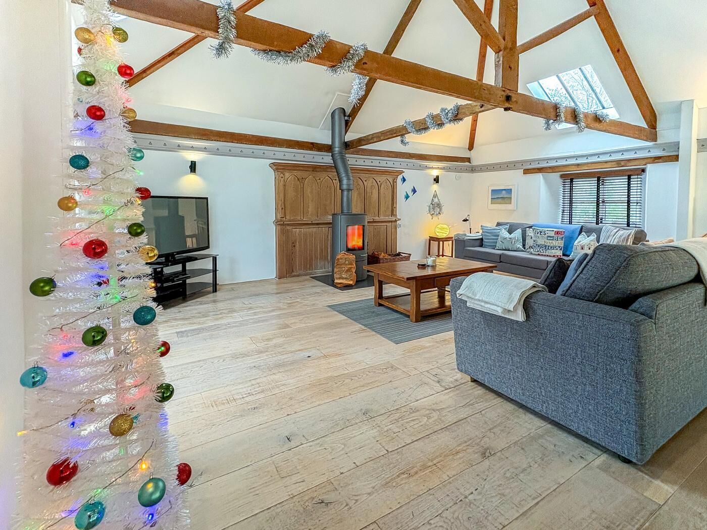 Télévision, cheminée