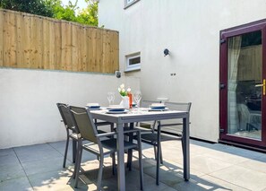 Outdoor dining - 2 Bed in Padstow (oc-p00481) (Padstow)