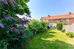 Property grounds - 3 Bed in Winterton-on-Sea (oc-2205) (Winterton-on-Sea)