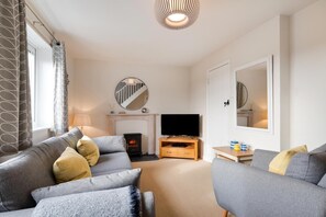 TV - 2 Bed in Padstow (oc-p00531) (Padstow)