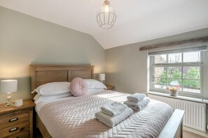 Iron/ironing board, free WiFi, bed sheets - 2 Bed in South Creake (oc-s32903) (South Creake)